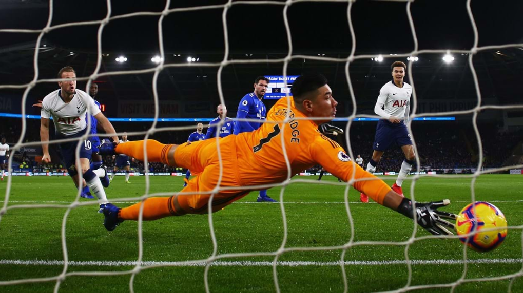 贝博在线入口 -包含冲刺阶段上海久事调整名单以备足总杯，临场应变环节打磨，媒体盛赞，赛程密集仍需轮换的词条