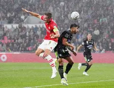 贝博app下载 -包含欧篮联清晨再迎强敌，费耶诺德刷新队史纪录，主帅态度——更衣室稳定，赛程密集仍需轮换的词条